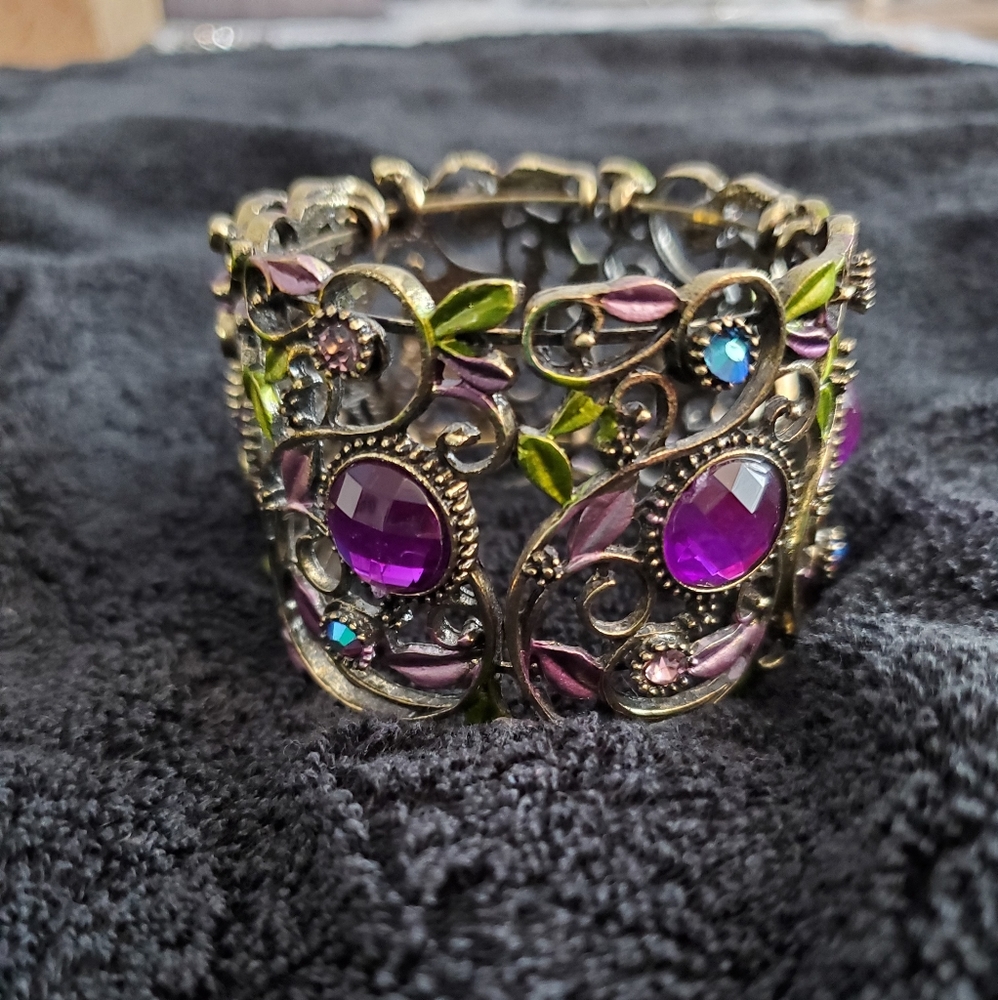 Brass-like multi coloured bracelet